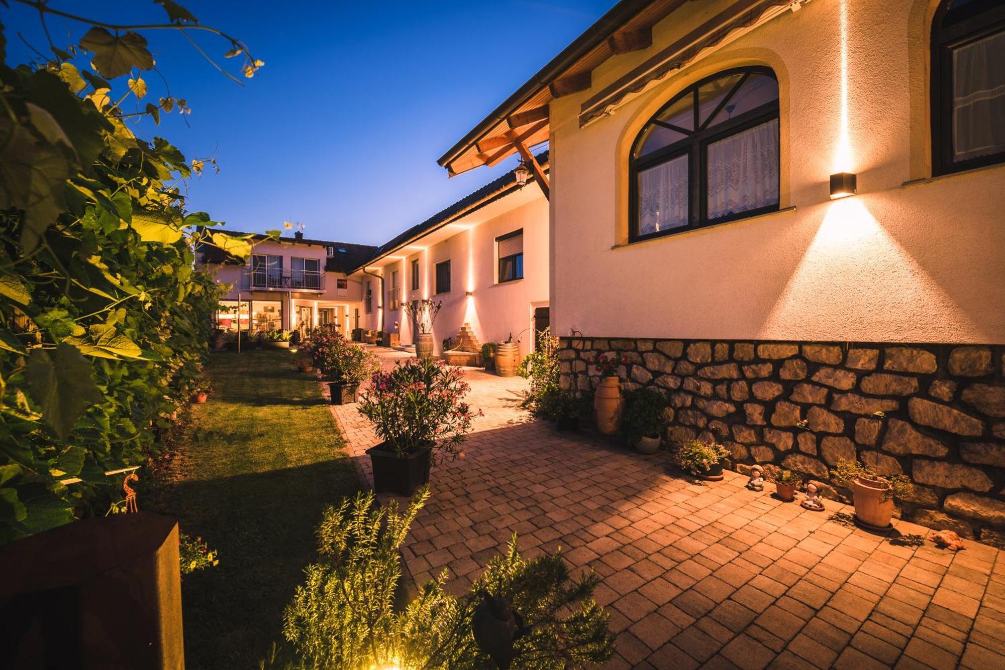 Weingut Gaestehaus D&D Haider Jois Bagian luar foto