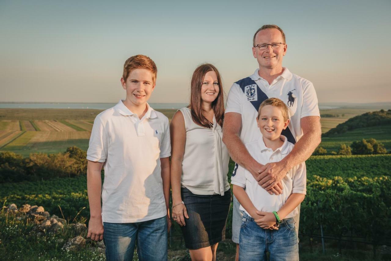 Weingut Gaestehaus D&D Haider Jois Bagian luar foto