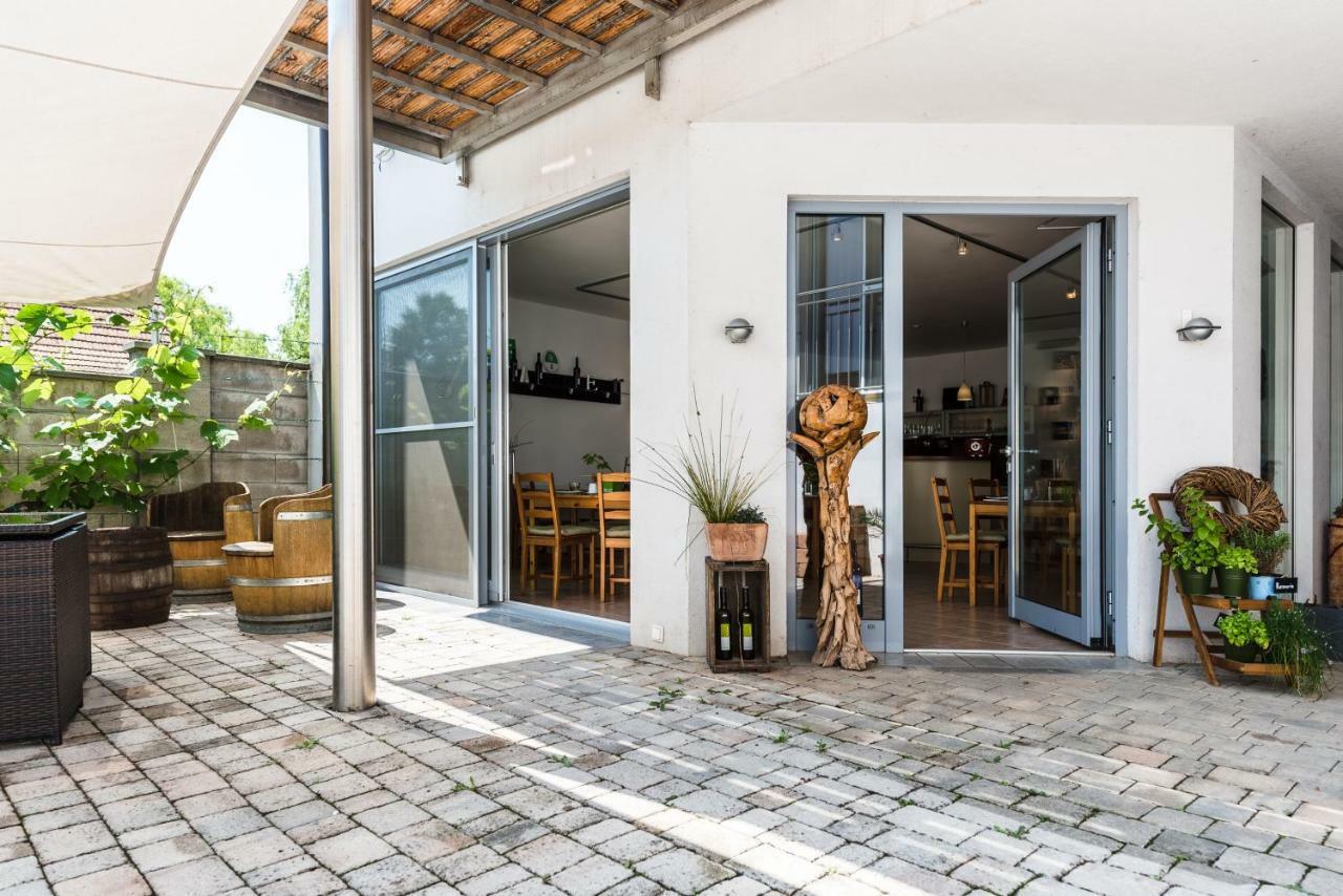 Weingut Gaestehaus D&D Haider Jois Bagian luar foto
