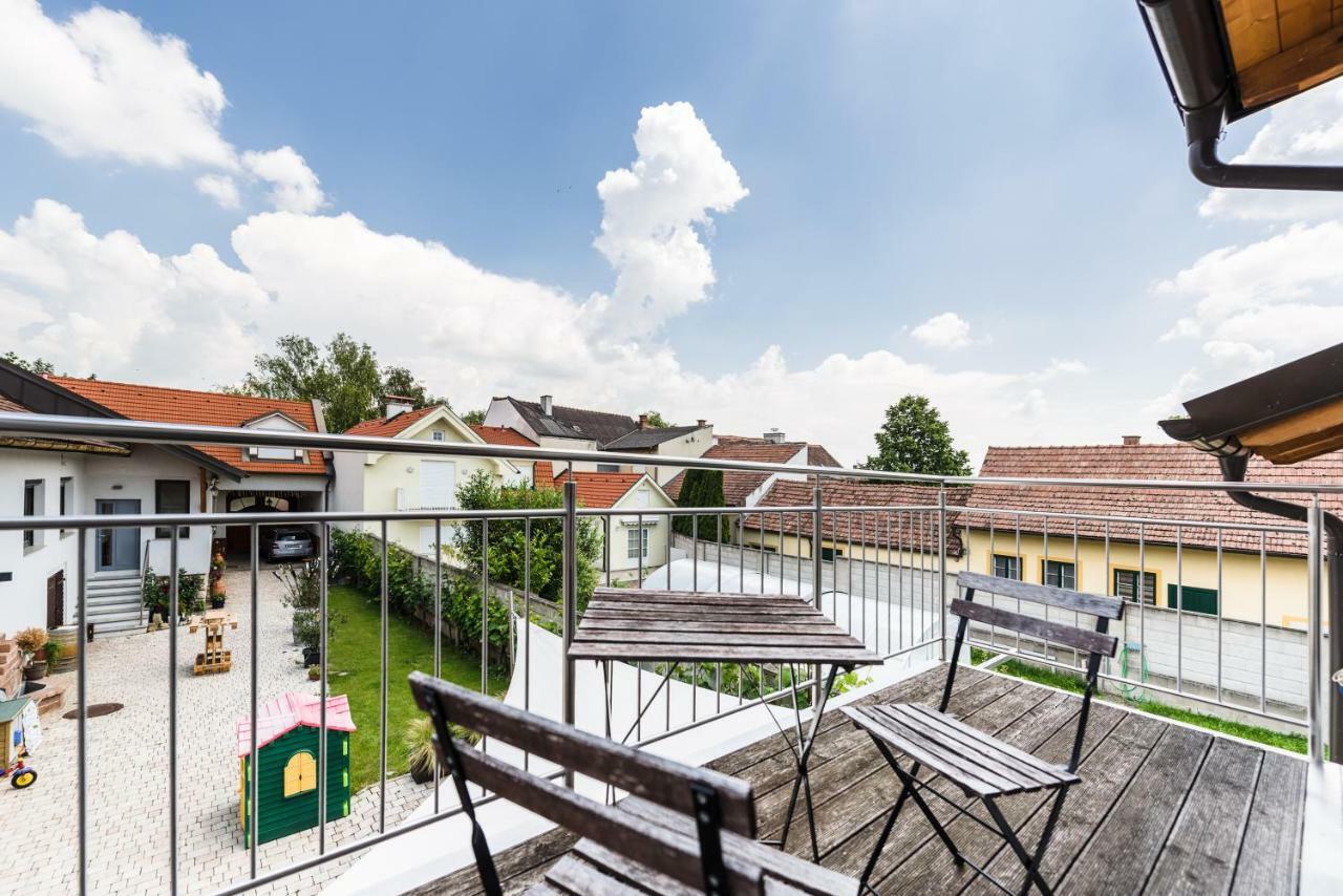 Weingut Gaestehaus D&D Haider Jois Bagian luar foto